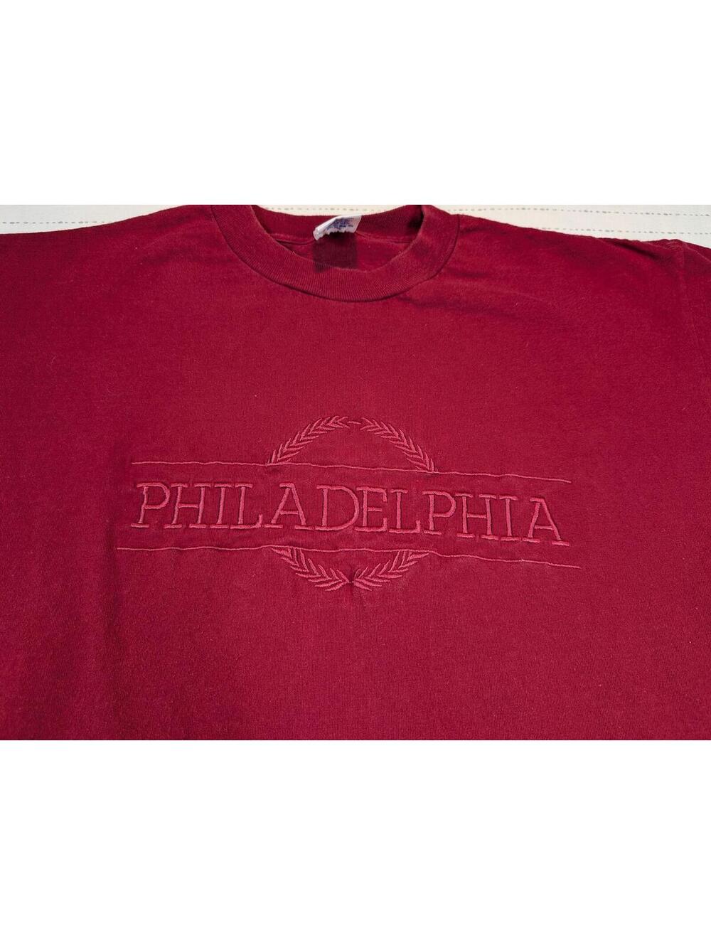 Velva Sheen Philadelphia Embroidered Vintage Red Crewneck T-Shirt Mens Large